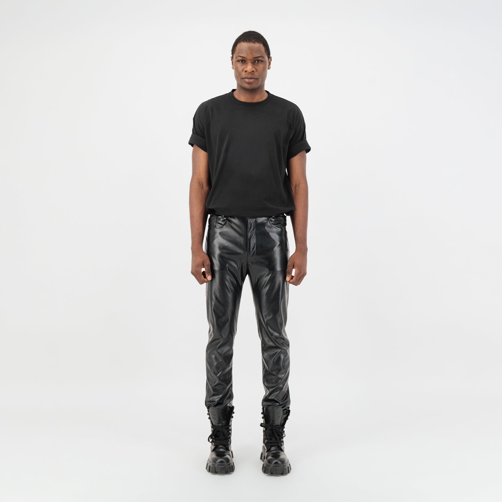 ÚCHÈ Maßgeschneiderte Kunstlederhose mit Metallic-Details