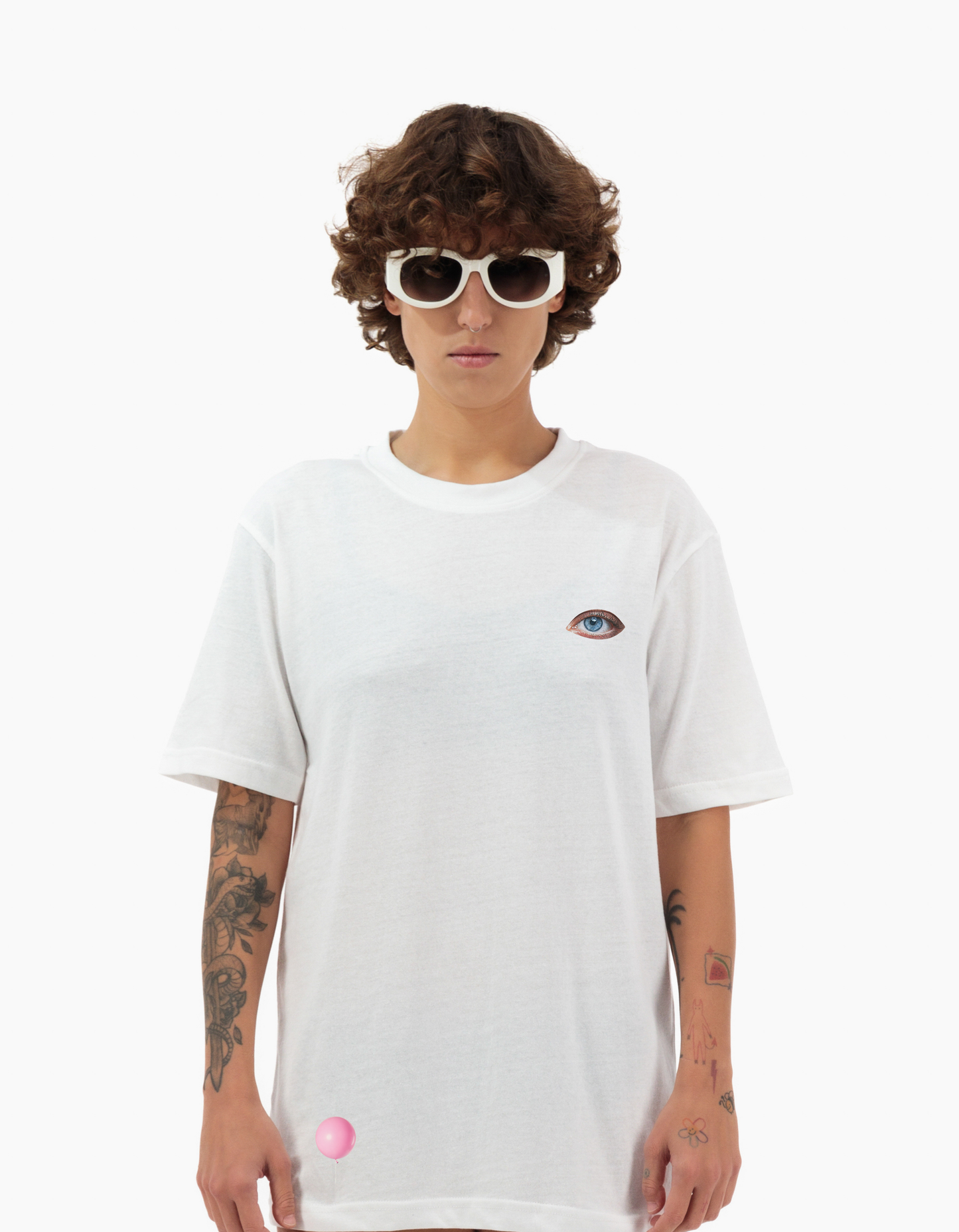 T-shirt blanc avec visage de ballon