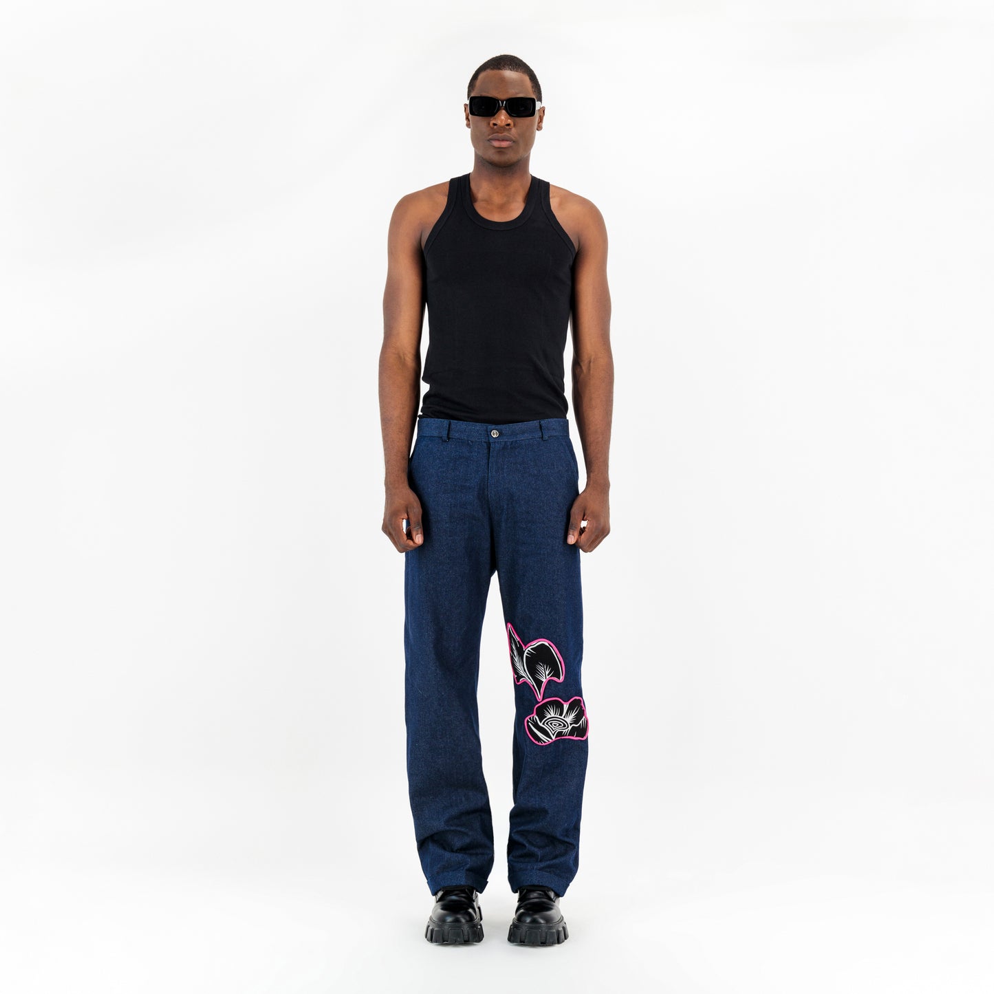 Pantalon en denim avec patchs fleuris