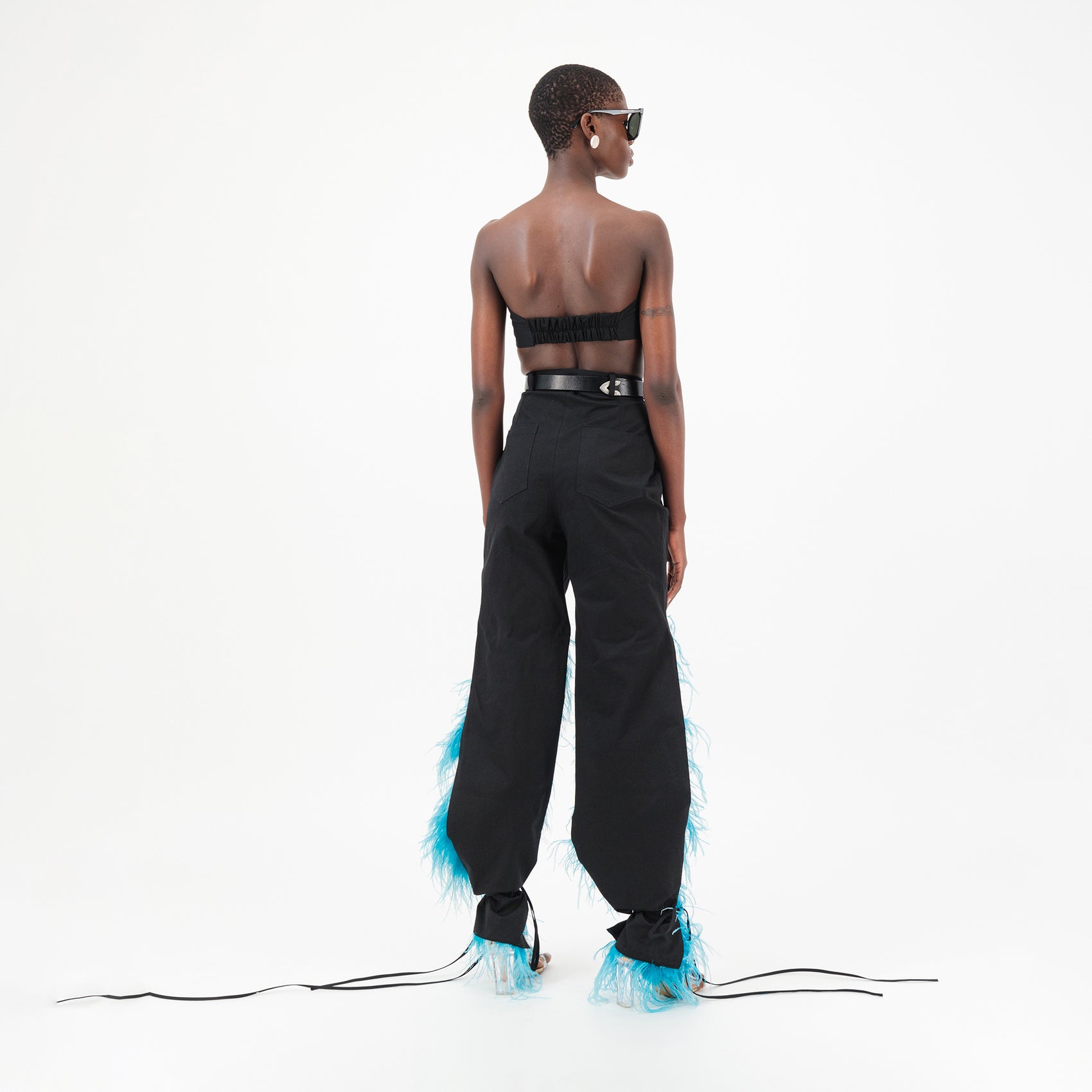 Feather tie- ankle pants in Black