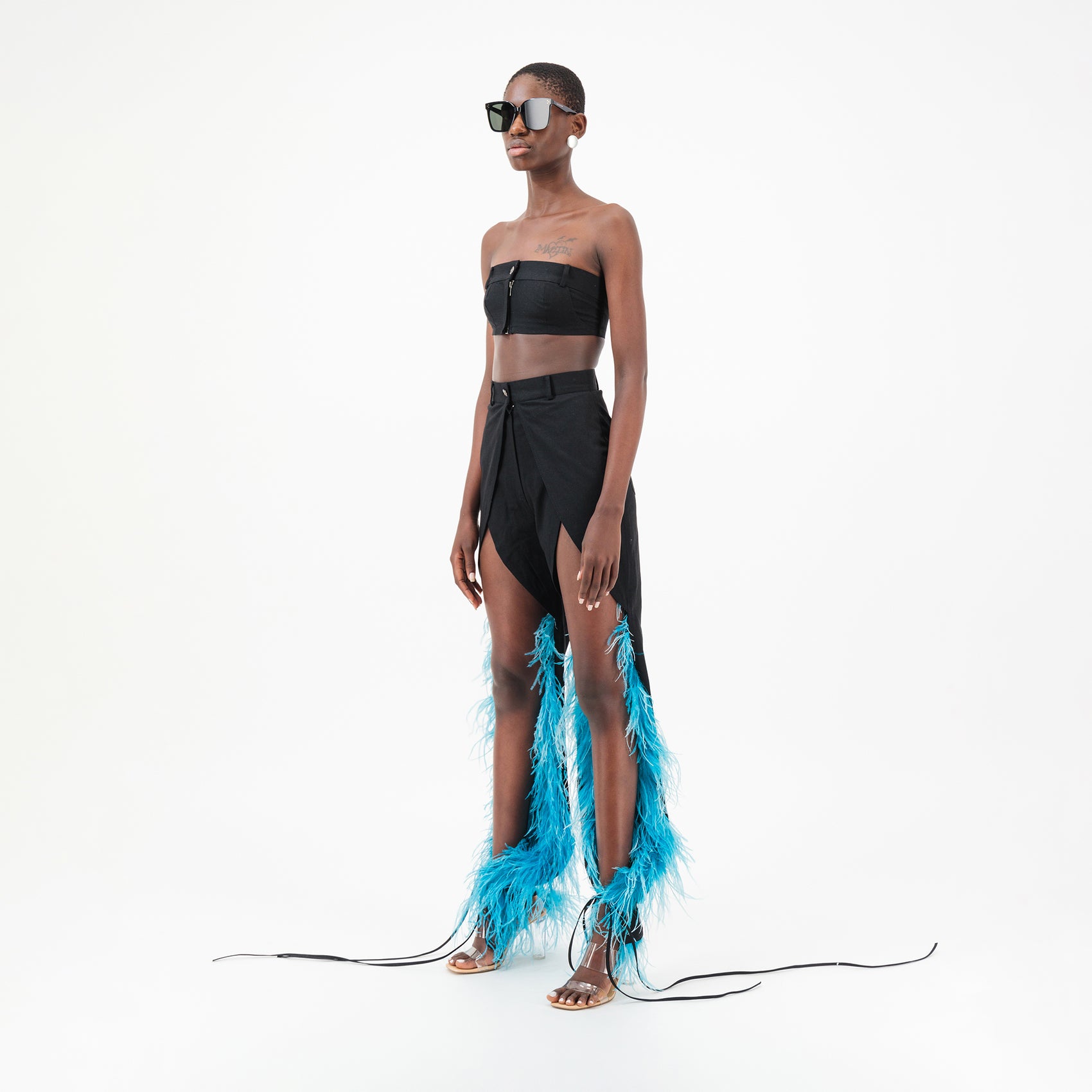 Feather tie- ankle pants in Black
